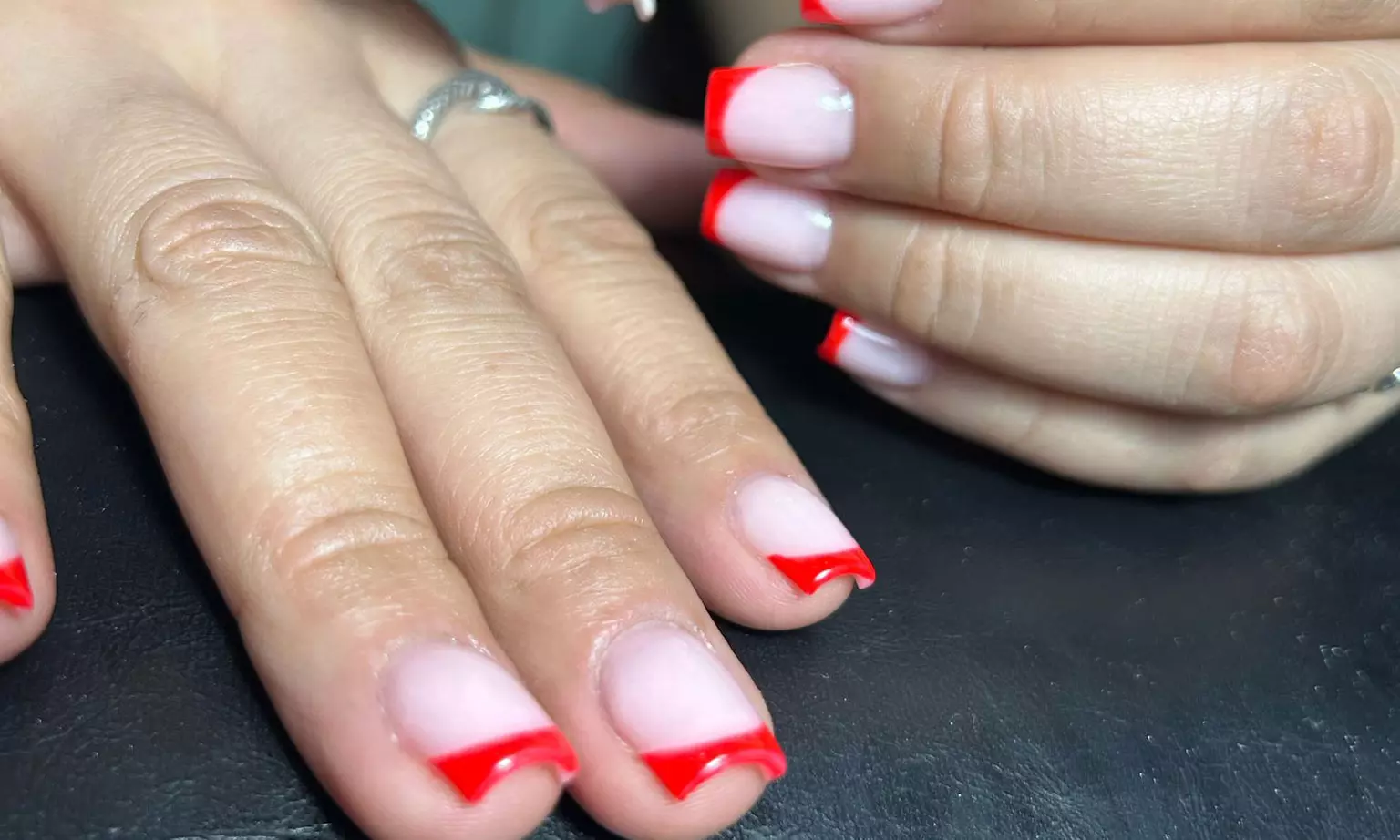Uñas con gel o acrílico, esmaltado semipermanente y opción a diseño