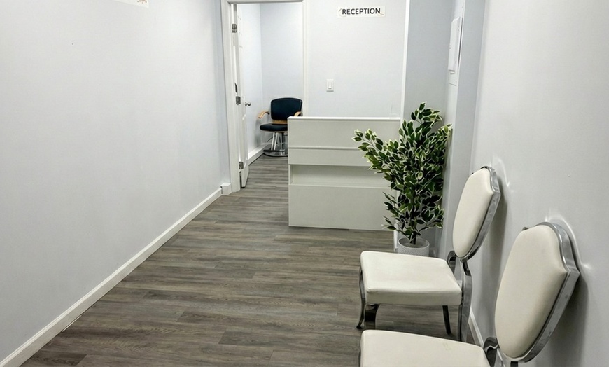 Image 2: 60-Minute Single or Couples Choice of Massage/Japanese Head Spa
