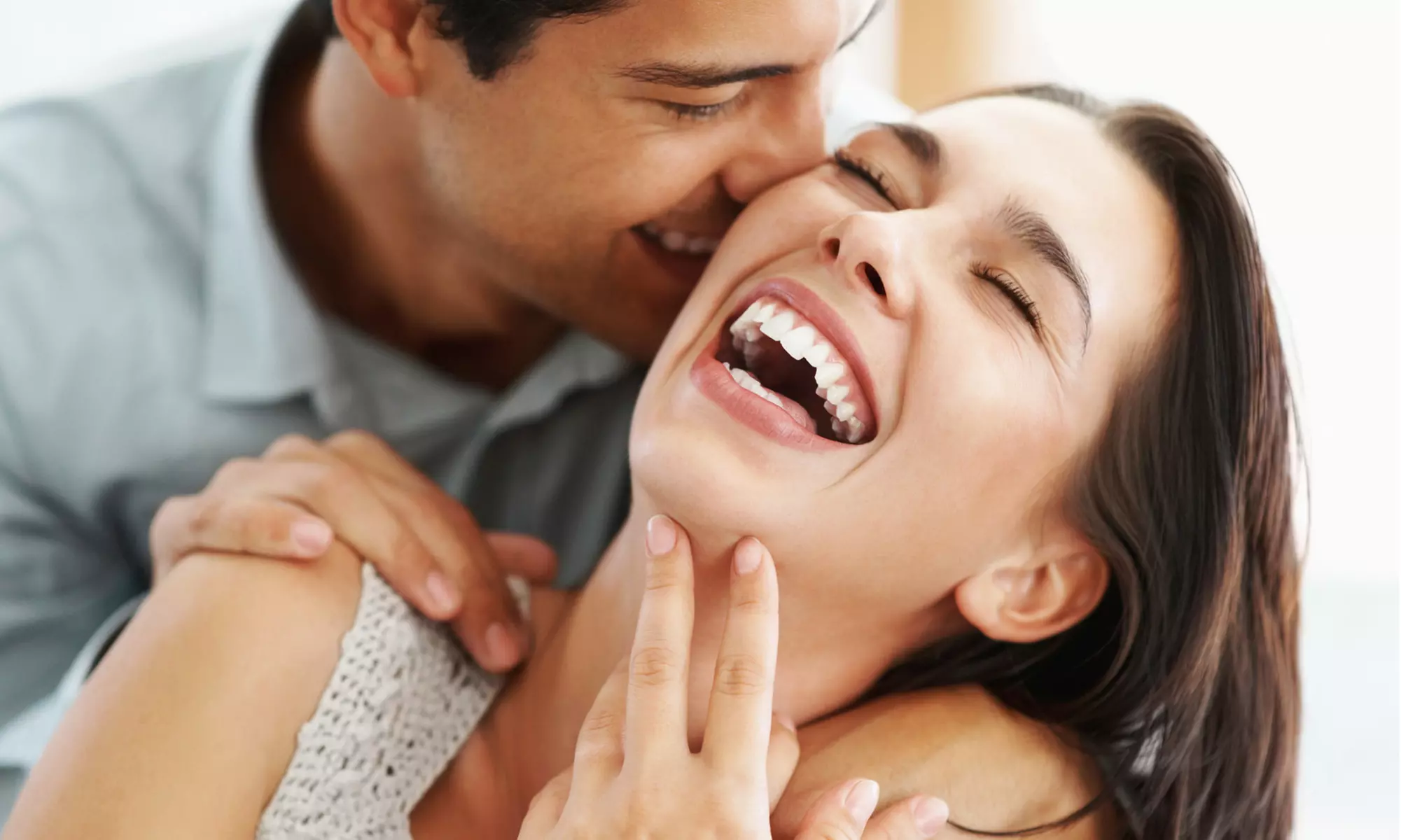 Uno o 2 impianti dentali in titanio con corona in ceramica - Primary Image