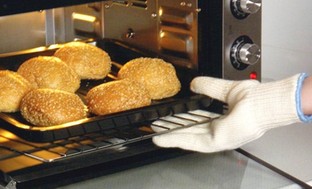 Pair of Heat-Resistant Oven Gloves!