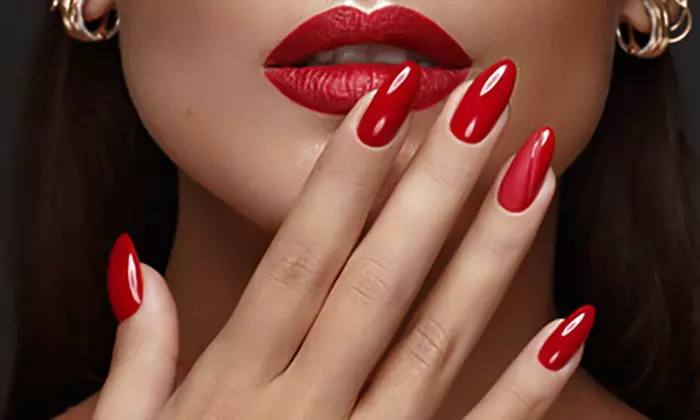 Manicura y/o pedicura con opción a acrílico en Salón de Belleza Movar