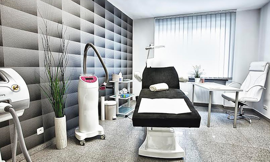 Image 3: Mezoterapia igłowa: okolice oczu i ust i więcej w CLINIC 5D