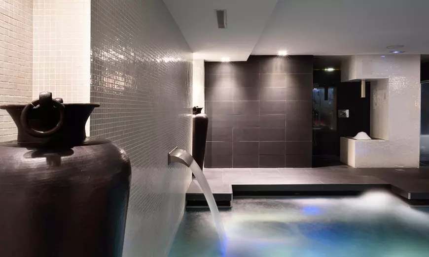 Circuito de spa para 1 o 2 personas con copa de cava y opción a masaje