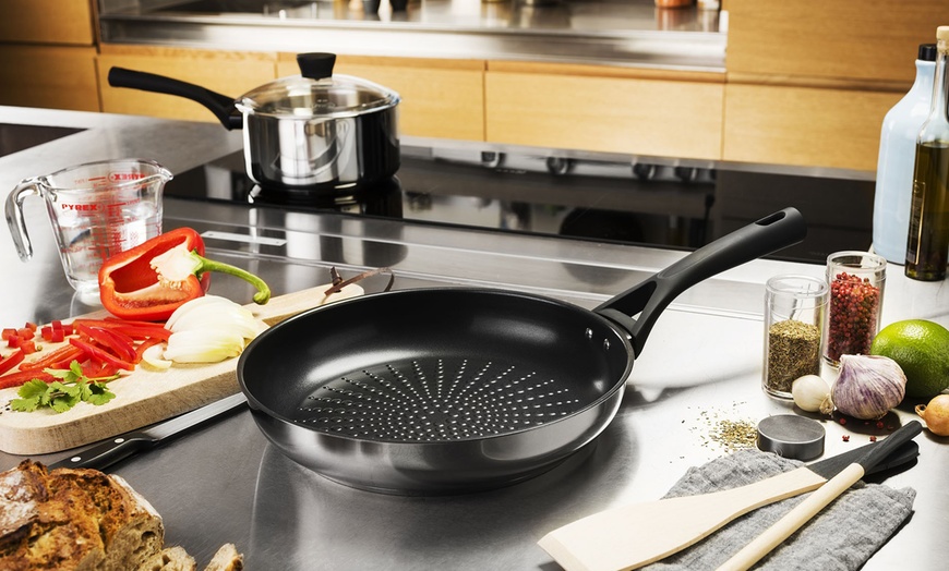 Image 5: Pyrex Expert Touch Frying Pan Set