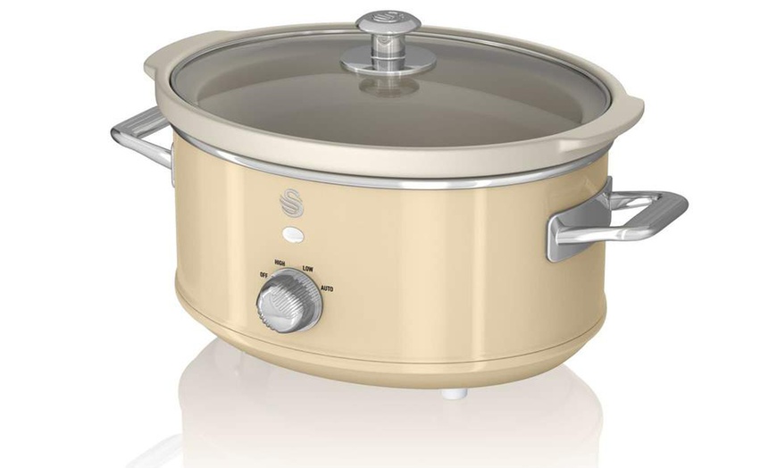 Image 21: Swan 1.5L, 3.5L or 6.5L Retro-Style Slow Cooker