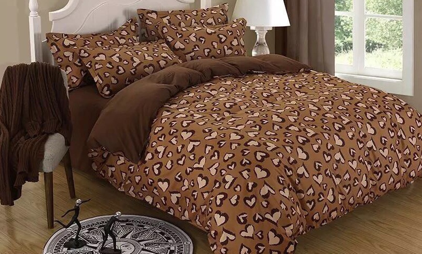 Image 2: Six-Piece Fashionable Duvet Sets