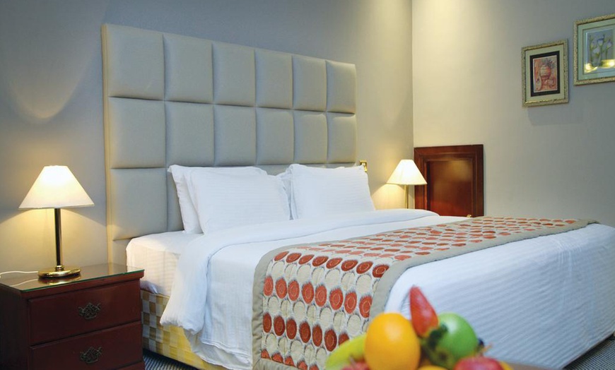 Image 2: Bahrain: 4* 1- or 2-Night Stay with Breakfast