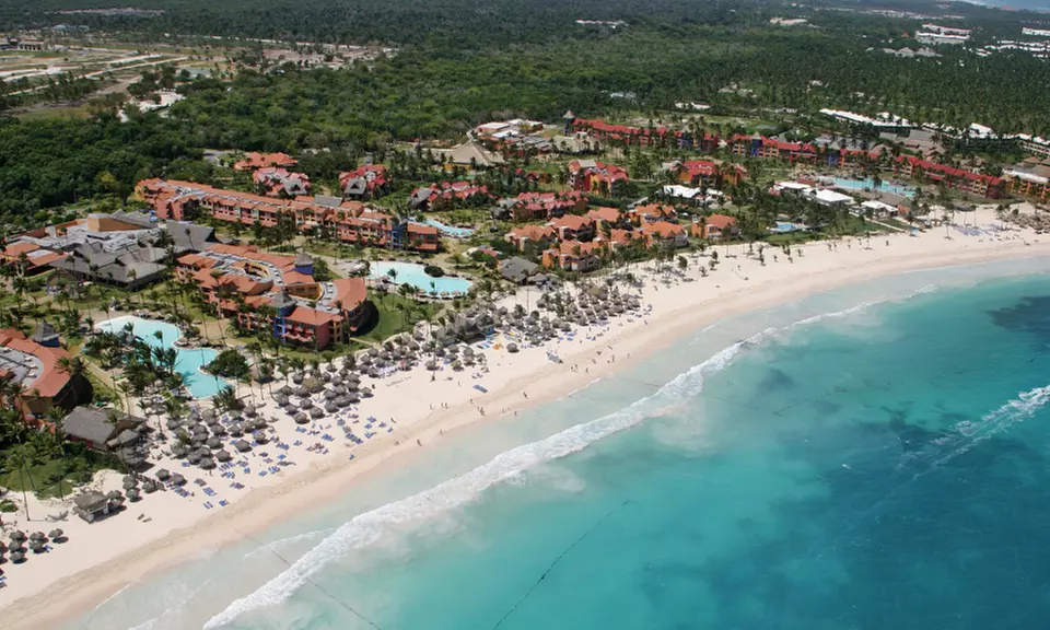 ✈ 3, 4, 5, 6, or 7 Nights at Tropical Princess Beach Resort w/Air; Price/Person Based on Double Occupancy - Primary Image