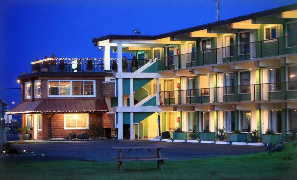 1- or 2-Night Stay with Beverage or Pet Package at Westport Inn in Westport, WA - Primary Image