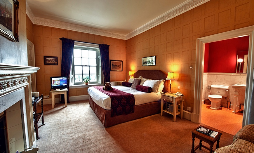 Image 5: 4* Yorkshire Castle Stay