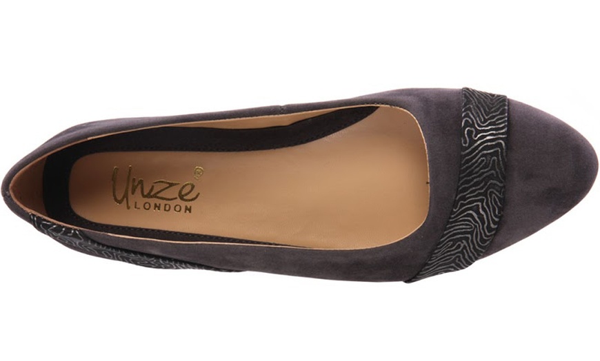 Image 21: Ladies' Flat Pumps 