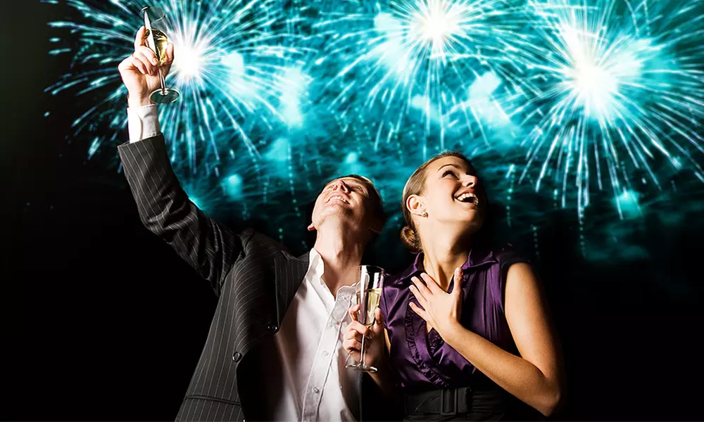 Silvester-Tagesausflug im Reisebus nach Paris oder London mit Slangen Reisen - Primary Image