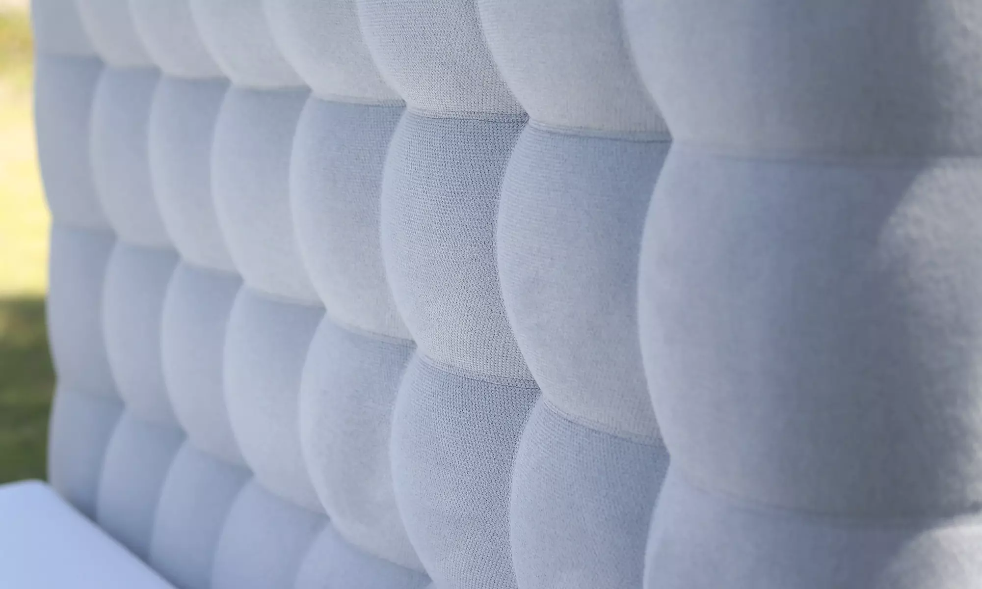 Matelas 24/30 cm avec sommier, tête de lit et couette Luxury Literie