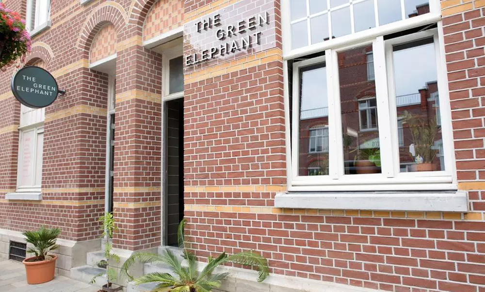 Maastricht: Privater Schlafbereich im Gemeinschaftsraum mit Spa