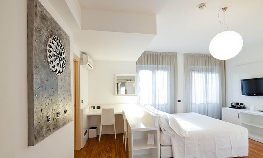 Image 9: Milan: 4* Room Stay for Two with Breakfast