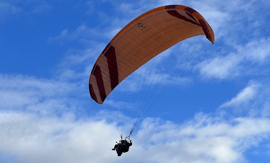 Image 1: Vuelo en parapente para 1 o 2 personas en Parapente Getxo