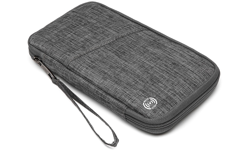 Image 14: RFID-Blocking Travel Wallet