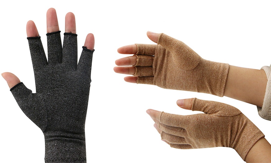 Image 2: Unisex Arthritis Relief Compression Gloves