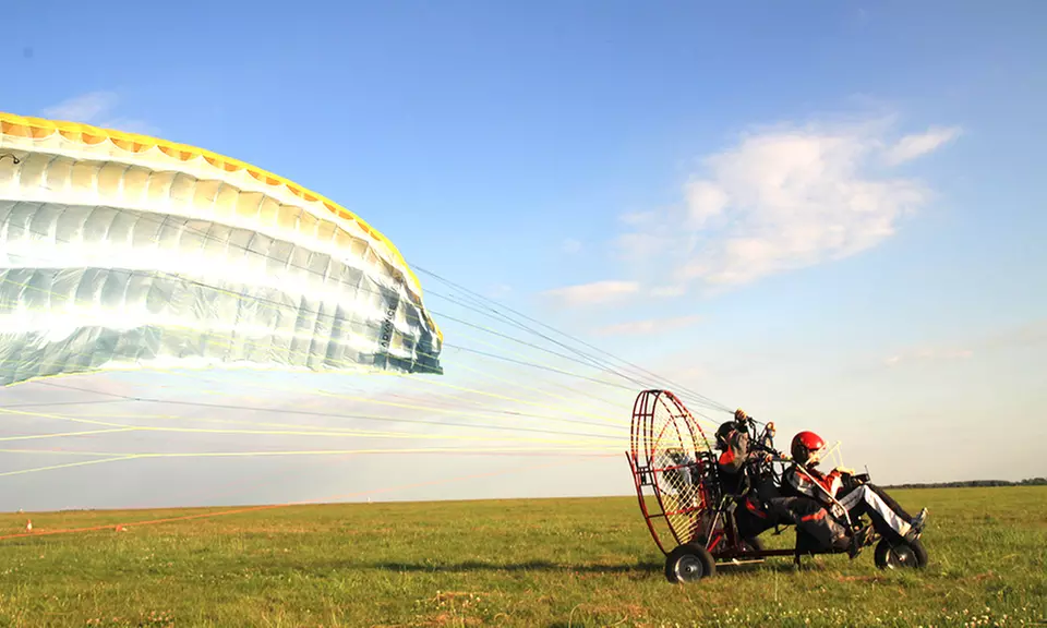 Lot zapoznawczy i 15-minutowy lot motoparalotnią z opcjonalnym filmowaniem w Dynamic Sport - Primary Image