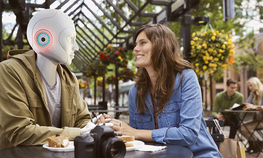 Image 2: Win een date met een robot