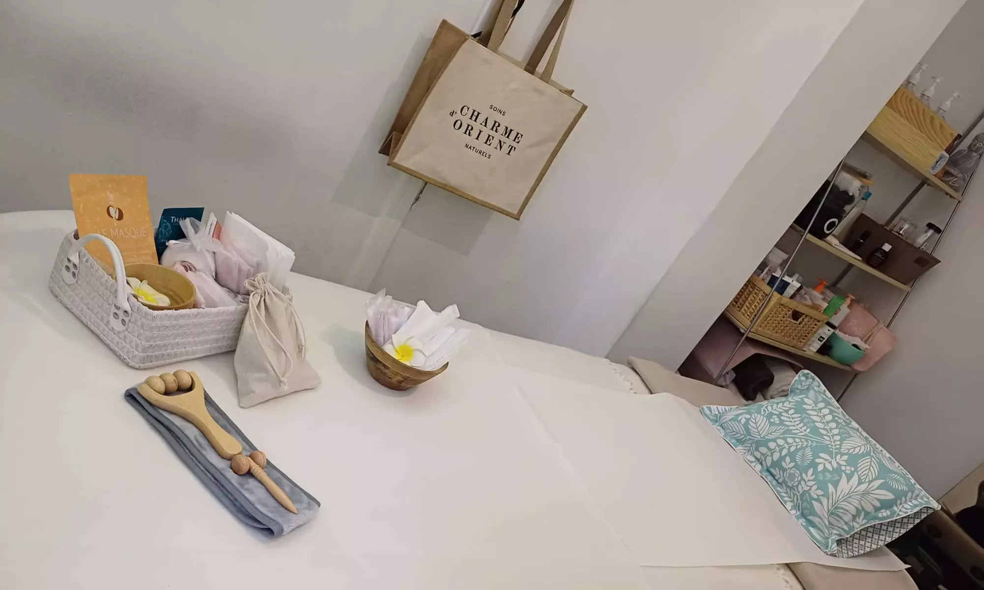 Pose de vernis semi-permanent mains et pieds en option à Paris