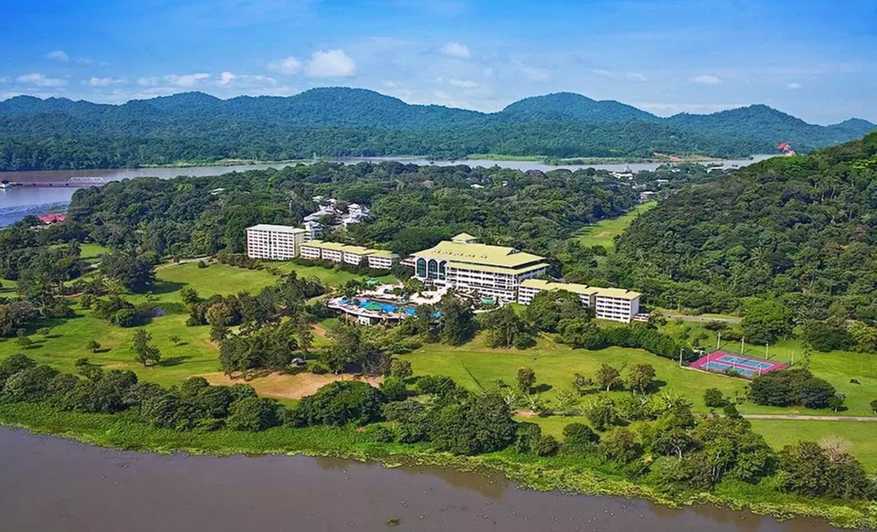 ✈  6-Night Upscale Panama Vacation with Airfare from Travel by Jen; Price Per Person Based on Double Occupancy - Primary Image