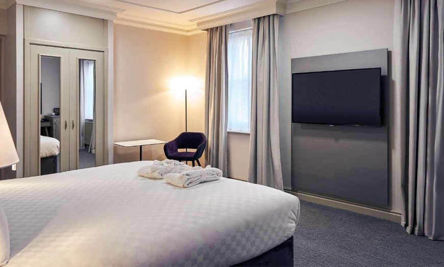 Image 3: Devon: Elegant 4* Stay with Breakfast & Late Check-out