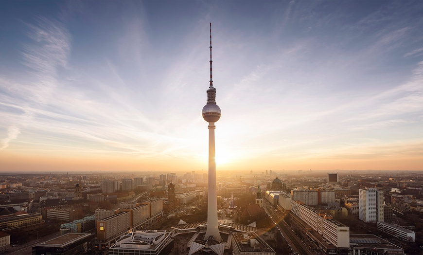 Image 2: Berlin: 4* Executive Double Room Stay with Breakfast and Welcome Gift 