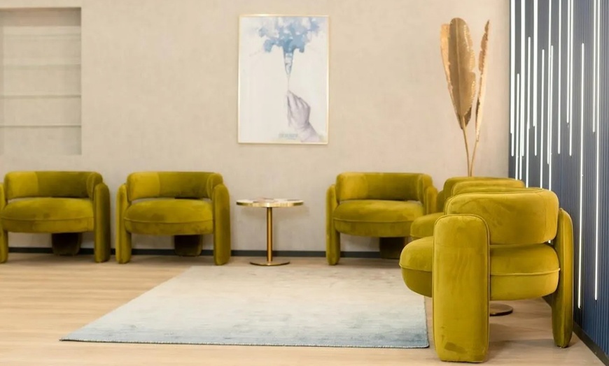 Image 2: Perfekte Augenbrauen durch präzises Microblading im Zentrum Frankfurts