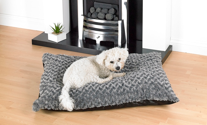 Image 7: Dog Bed with Zipped Cover