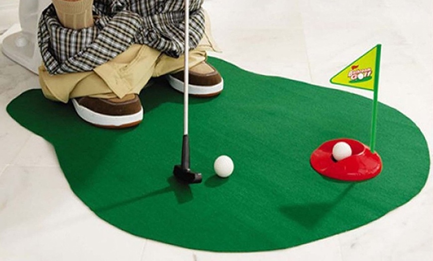 Image 2: 7-Piece Potty Golf Set and Putter