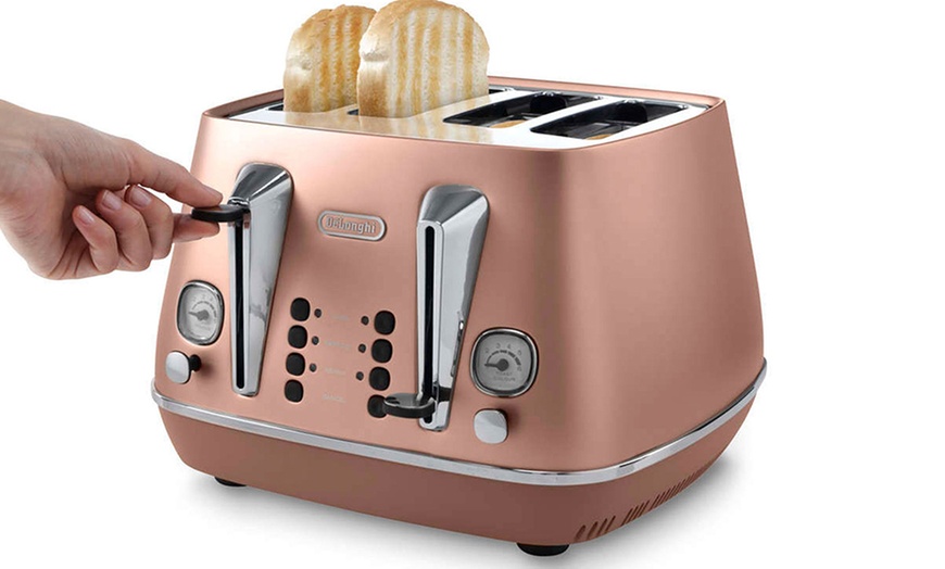 Image 2: DeLonghi Kettle and Toaster Set