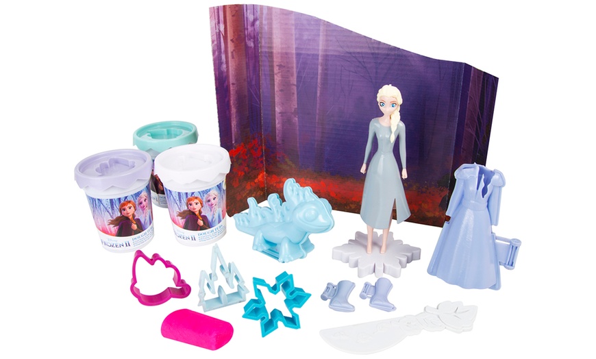 Image 2: Frozen 2 Dress Up Elsa Dough Set