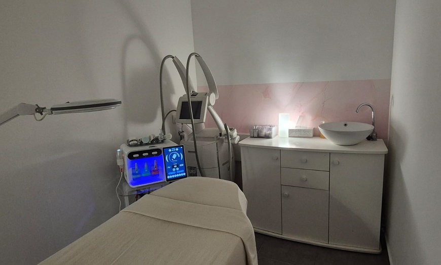 Image 6: Limpieza facial a elegir con opción a hydrafacial y máscara led