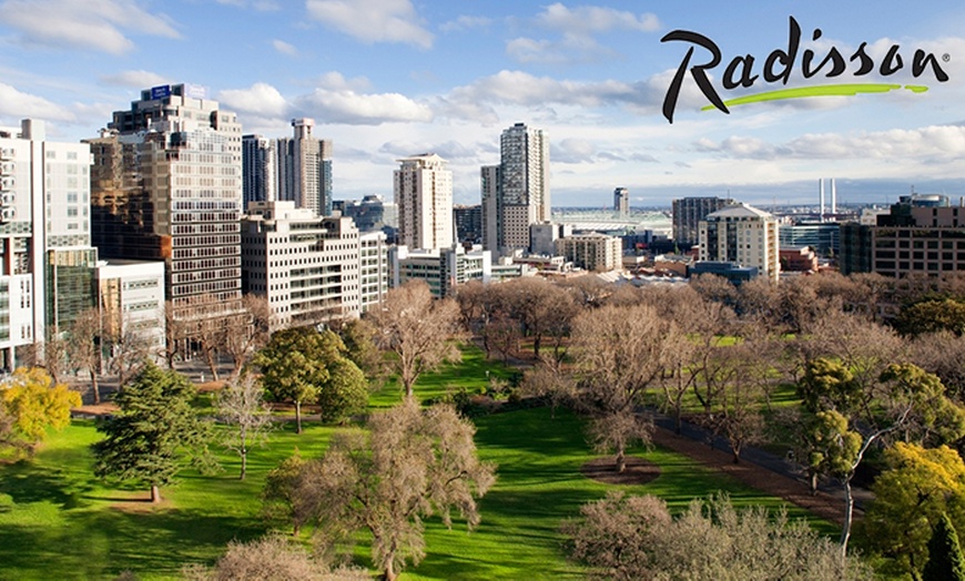 Image 2: Melbourne: Stay at the Radisson