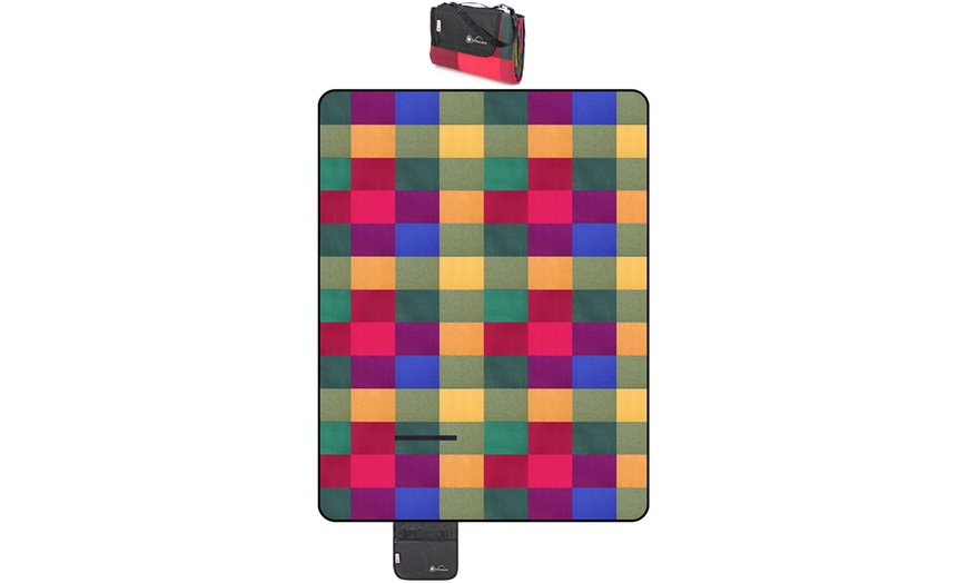 Image 4: Folding Picnic Rug Mat with Carry Handle