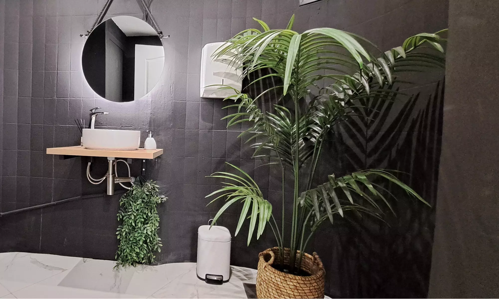 Cabello suave y sedoso: tratamiento alisador a elegir, masaje y corte