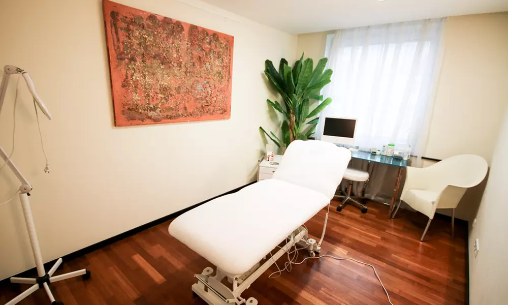 Die natürliche Schönheit unterstreichen: Lippenaufbau mit bis zu 0,5 oder 1 ml Hyaluron (bis zu 78% sparen) - Second Medium