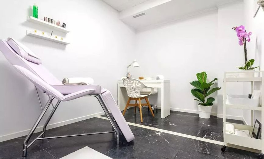 Image 5: Higiene o ritual de rejuvenecimiento facial en Lunnails Las Rozas