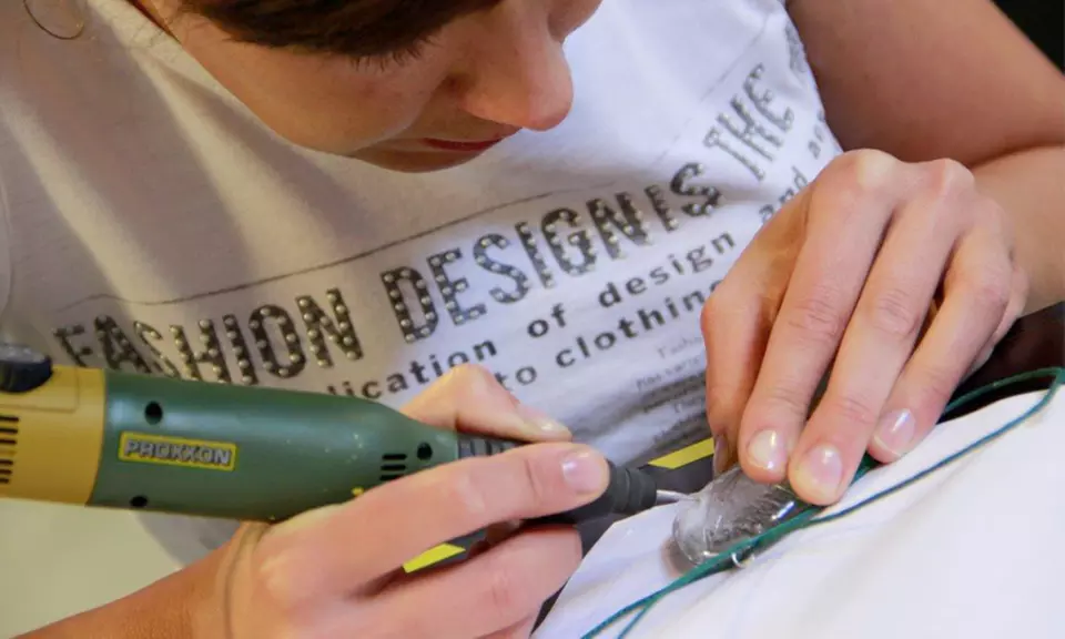 Kryształowa podróż w serce rzemiosła: zwiedzanie Huty Julia