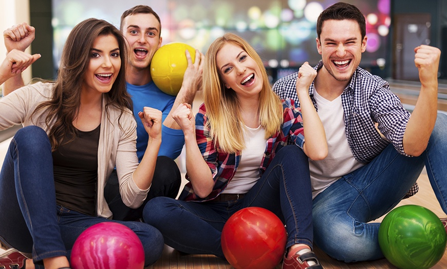 Image 1: Bowling inkl. Fingerfood für 4