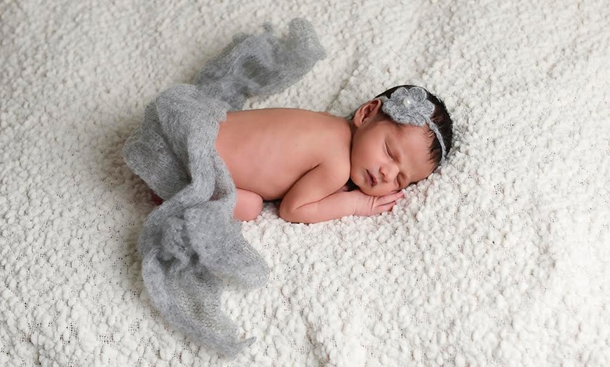 Image 3: Newborn Photoshoot