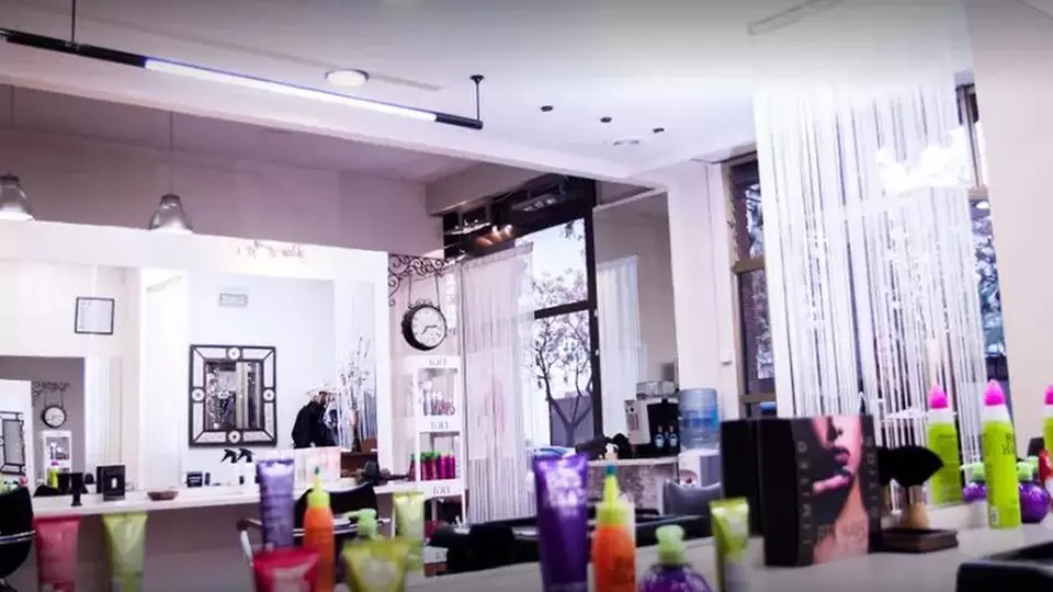 Sesión de peluquería para cabellos rizados con método curly en NMQ