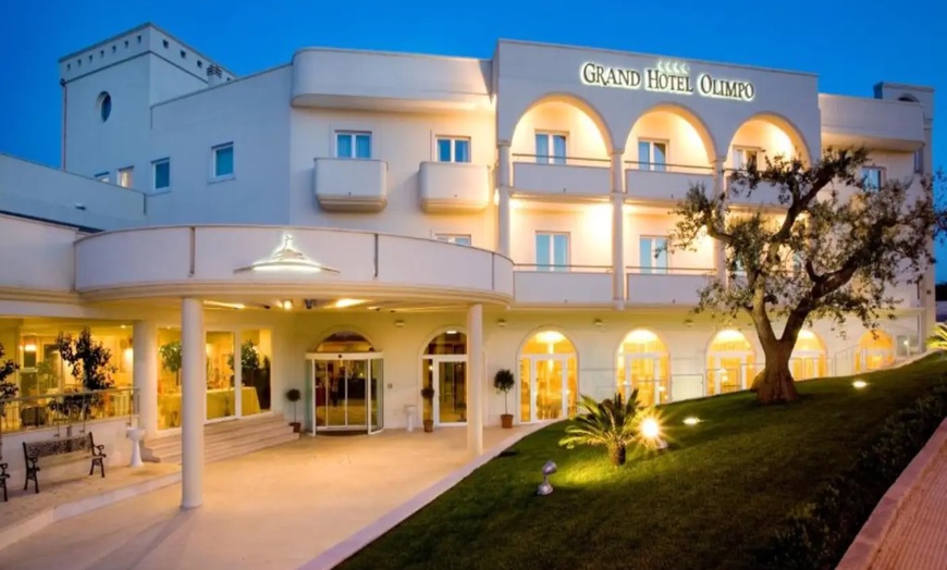 Image 28: ✈ 14-Day Italy and Greece Vacation with Air from Great Value Vacations