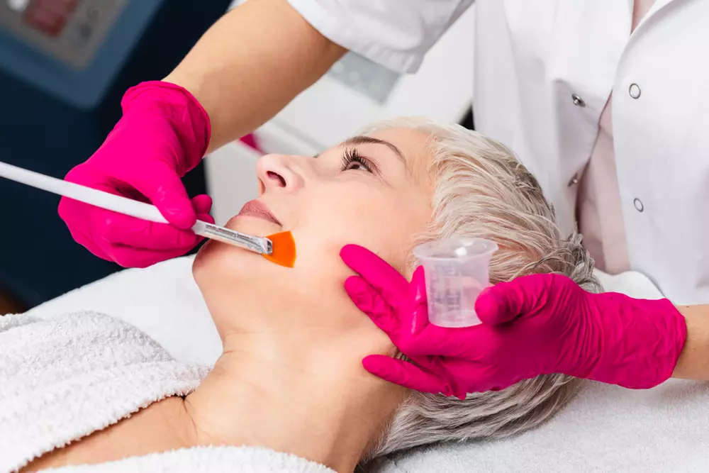 Explore Hola Beautiful's facial services, including dermaplaning and microneedling, with up to 39% off - Primary Image