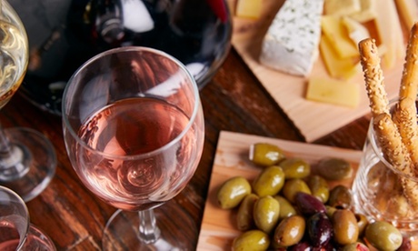 Aperitivo con 2 drink a testa, tagliere e caffé da La Dea Bendata Caffè (sconto fino a 50%)