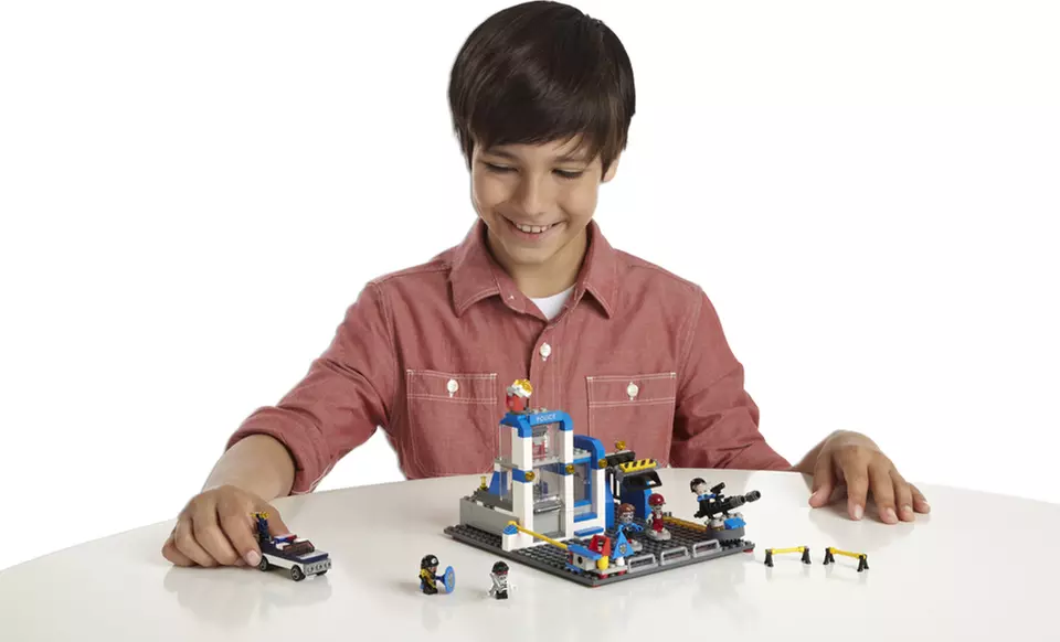 Kre-O CityVille Invasion Police-Station Zombie-Defense 270-Piece Construction Set - Primary Image