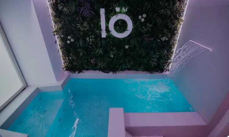 Baño termal para 2 o 4 personas con copa de cava y fruta o bombones