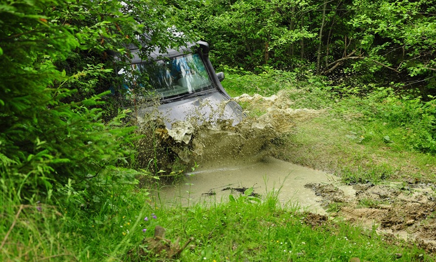 Image 3: Off-road: jazda ze szkoleniem i pamiątkowym kubkiem w Adventure Tour