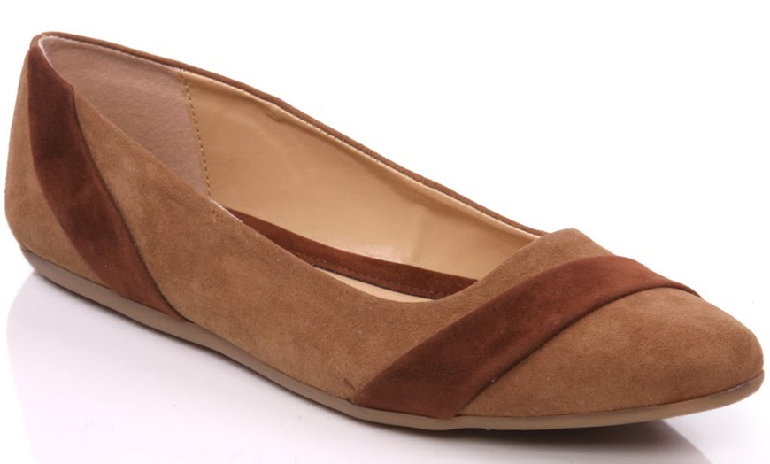 Image 2: Ladies' Flat Pumps 